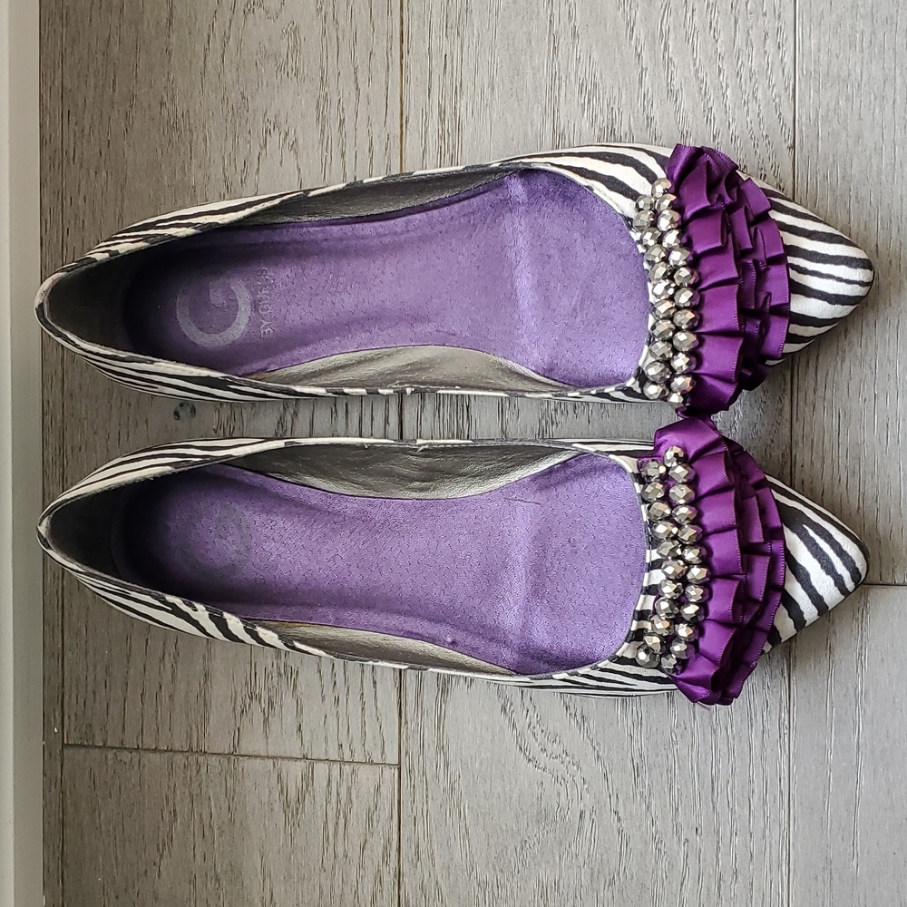 Guess zebra flats